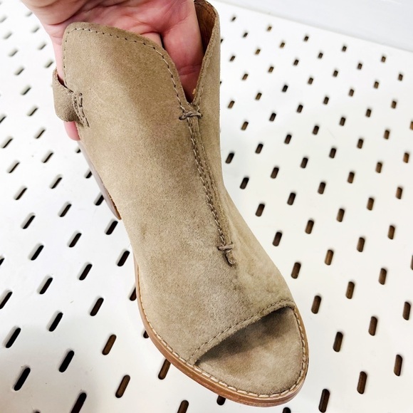 FRYE Courtney Tan Suede Sling Block Heel Sandals - Size 7 - Picture 2 of 9